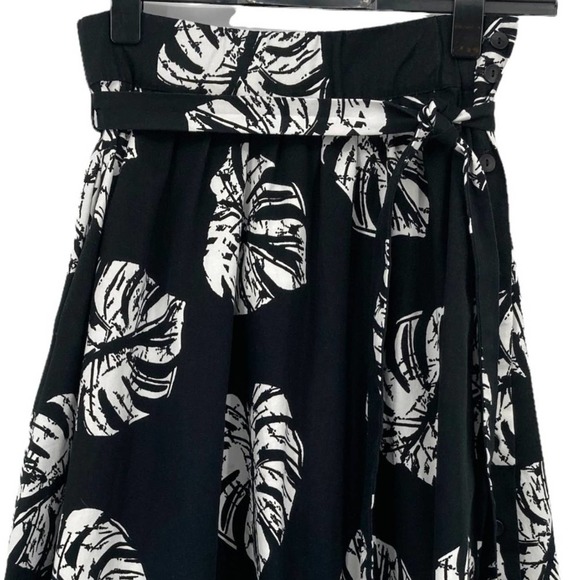 Zara TRAFALUC Black and White Botanical Print A-Line Skirt - Picture 4 of 8